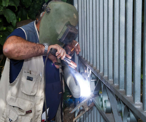 Hướng dẫn hàn cửa sắt, khung sắt tại nhà không bị cong vênh