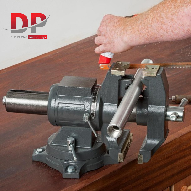 Ê tô giúp giữ chặt phôi khi gia công