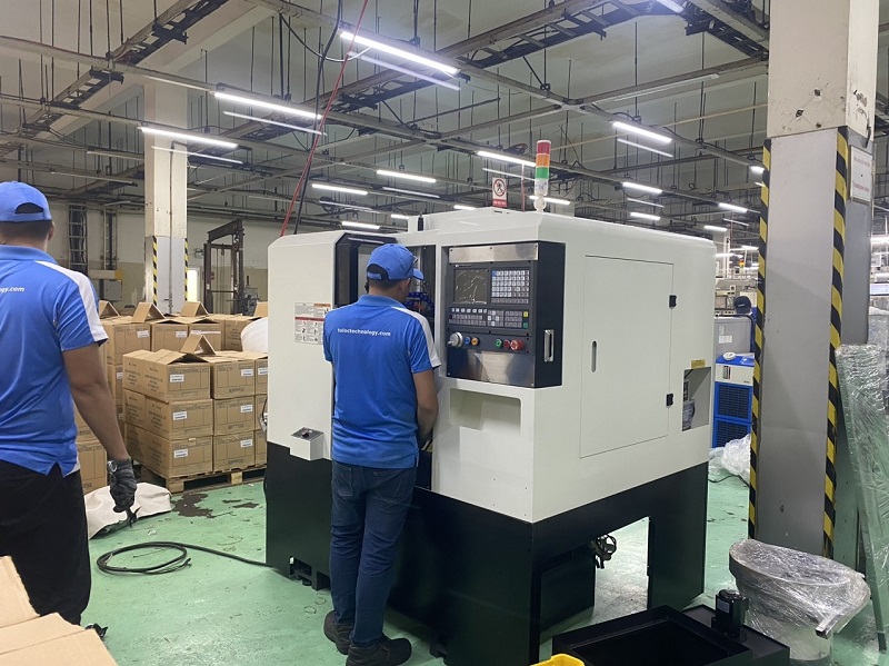 Tiến hành lập trình, đưa chương trình vào máy cnc